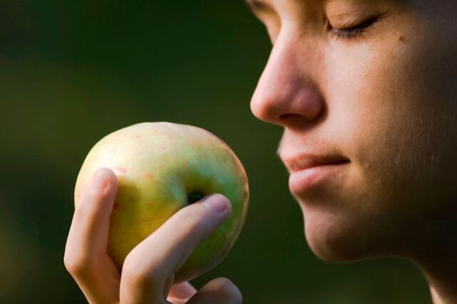 Smell an apple, a banana or a coin